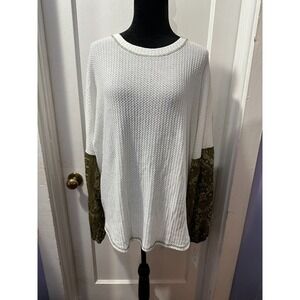 She & Sho White Waffle Knit Top with Green Paisley Sleeves in 2X NWT